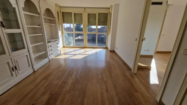 Apartamento en Piso en Zona calle Cero de los Gamos, A 10 Min Hipercor