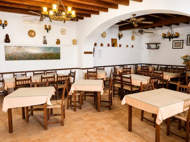 Commercial Premises and First Floor Apartment for Sale in Sineu