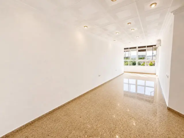 Apartment Opposite Dr. Peset Hospital