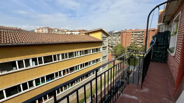 Flat on Autonomia Street. Opposite the School.