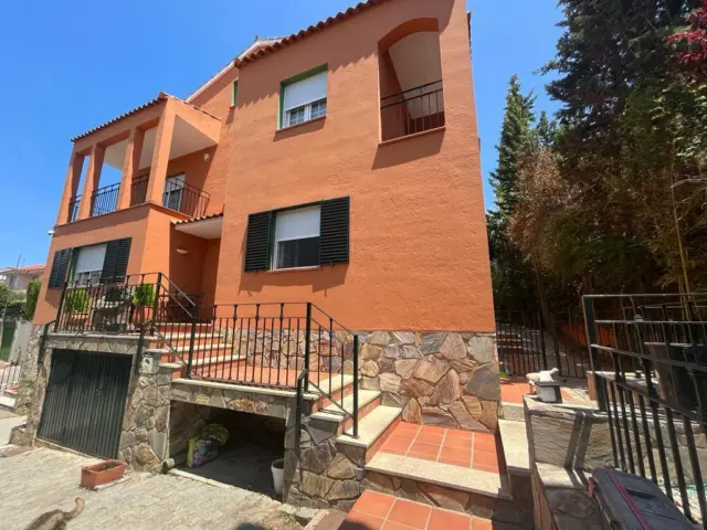 House in La Sierrilla Area
