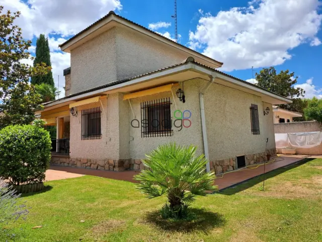 Chalet in the Salesianos Area
