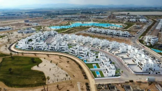 Casa en Cerca del Aeropuerto, Cerca de Campo de Golf, Campo, Cerca de Escuelas, Hospital, Cerca de Restauran