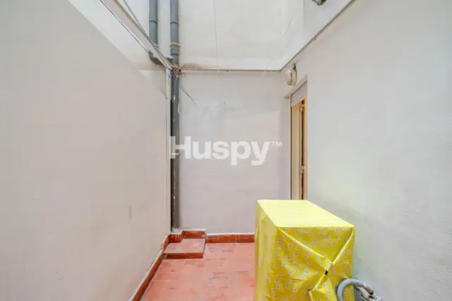 Apartment on Moriones Street, No. > photo 22