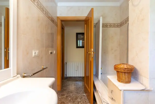 Single-family home on Carrer Vall Dalbaida, nº photo 11