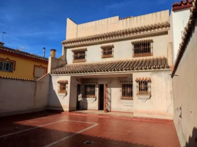 Terraced house on Calle de Juan Belmonte, 1