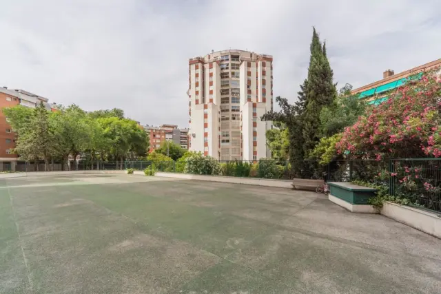 Flat on Calle de Caleruega, No. > photo 29