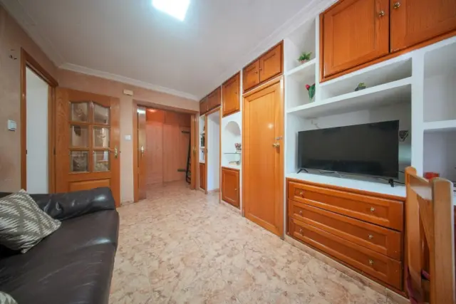 Flat on Enrique Moyano Street, No. > photo 3
