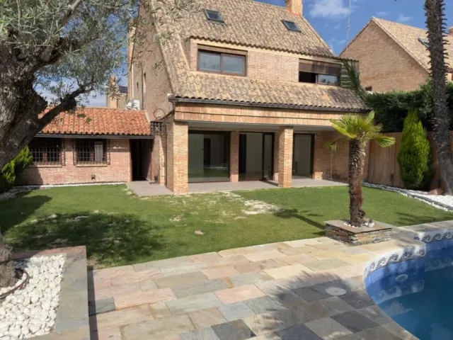 Detached house on Isla Formentera Street, No.