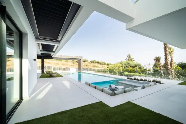 Villa on Autopista del Mediterráneo