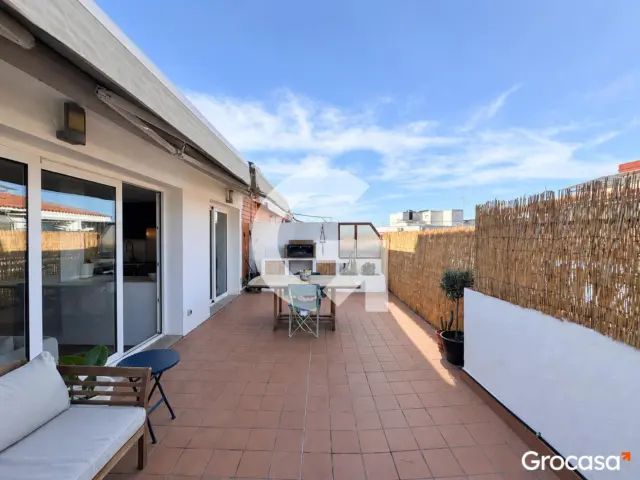 Top floor flat on Carrer de Joan Maragall photo 6