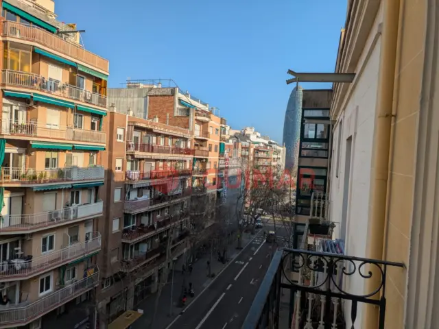 Apartment on Carrer de la Independència photo 11