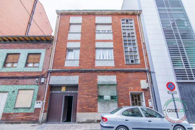 Piso en calle de Salustio Regueral, 8