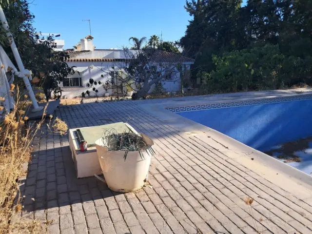 Villa on Autopista del Mediterráneo