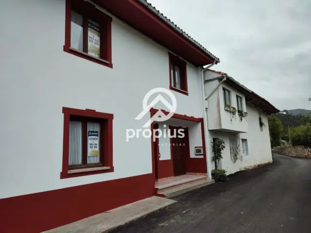 Casa en venta en Calle Rales, Llanes de 149.500 €