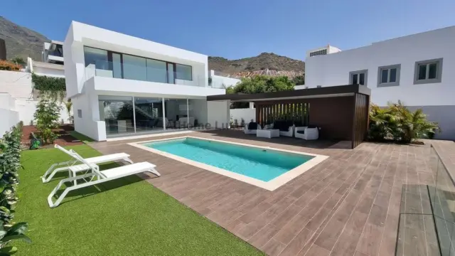 House on Avenida Madroñal