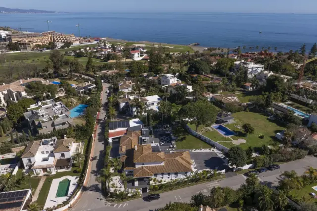 Villa on Autopista del Mediterráneo