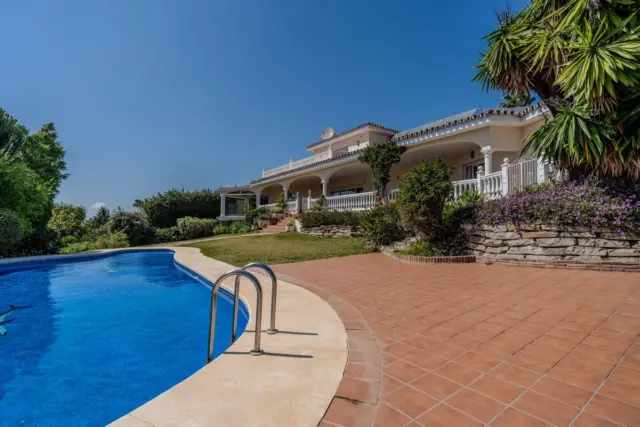 Villa on Autopista del Mediterráneo
