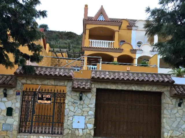 Chalet en alquiler en Calle de la Camelia, 25, Hacienda de Torrequebrada (Distrito Benalmádena Costa. Benalmádena) de 2.500 €<span>/mes</span>