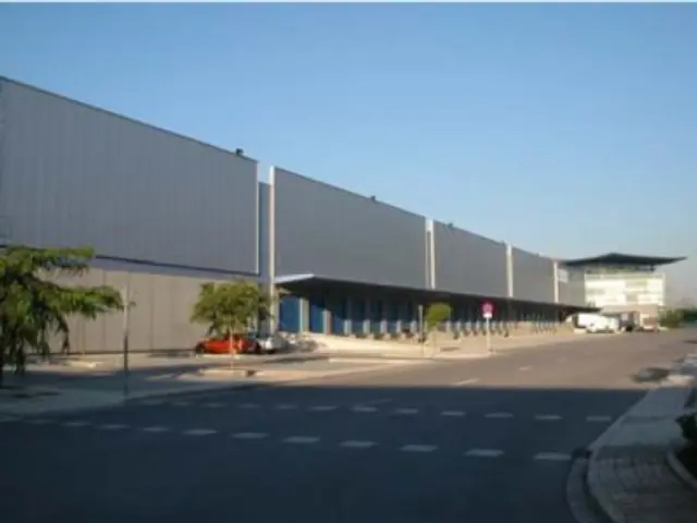 Nave industrial en alquiler en Calle E, Número 50, La Marina del Prat Vermell-Zona Franca-Port (Distrito Sants-Montjuïc. Barcelona Capital) de 56.406 €<span>/mes</span>