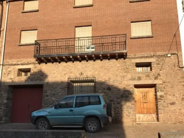 Casa en venta en Calle del Agraz, cerca de Calle Mayor, Laguna de Cameros de 135.000 €