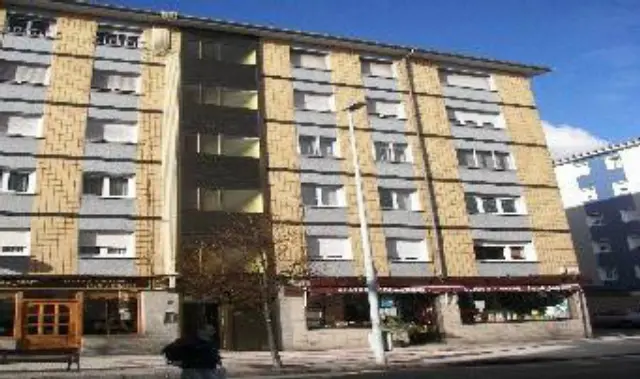 Piso en venta en Calle de Cataluña, Pumarín (Distrito Sur. Gijón) de 88.000 €