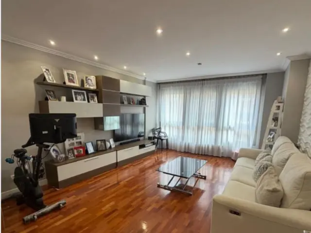 Apartment on Iris Street, 9