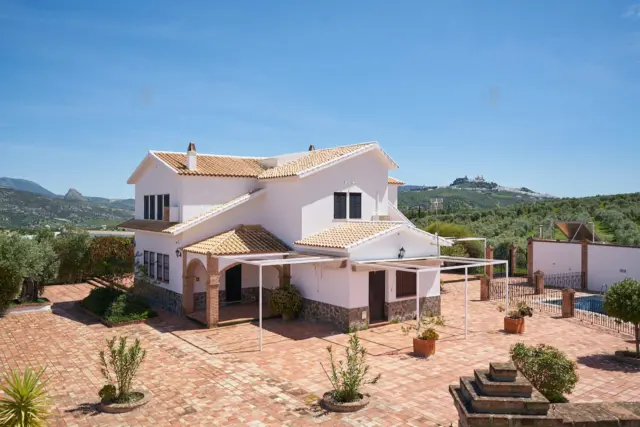 Rustic finca on A-384, 1