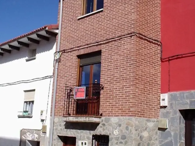 Casa adosada en venta en Calle Mayor, 27, Castroviejo de 85.000 €