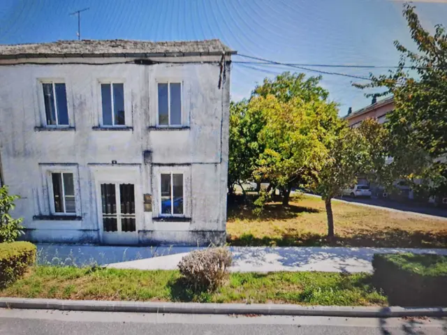 Semi-detached house on Avenida de Castro de Riberas de Lea, 1