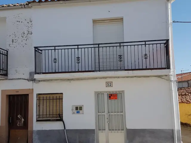 Casa adosada en calle Constitución, 52