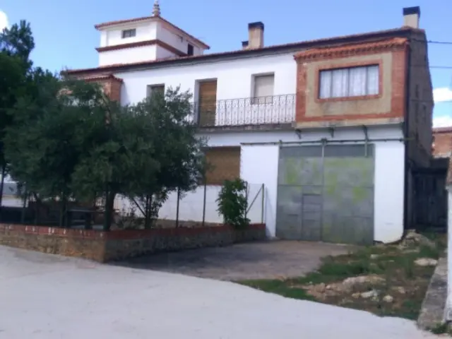 Casa unifamiliar en venta en Plaza Mayor, 5, Villar de Cobeta (Zaorejas) de 119.000 €