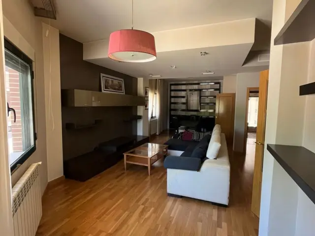 Semi-detached house on Calle de las Cañicas, 23