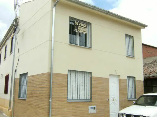 Semi-detached house for sale in Calle de la Iglesia, 10, Pelabravo of 55.000 €