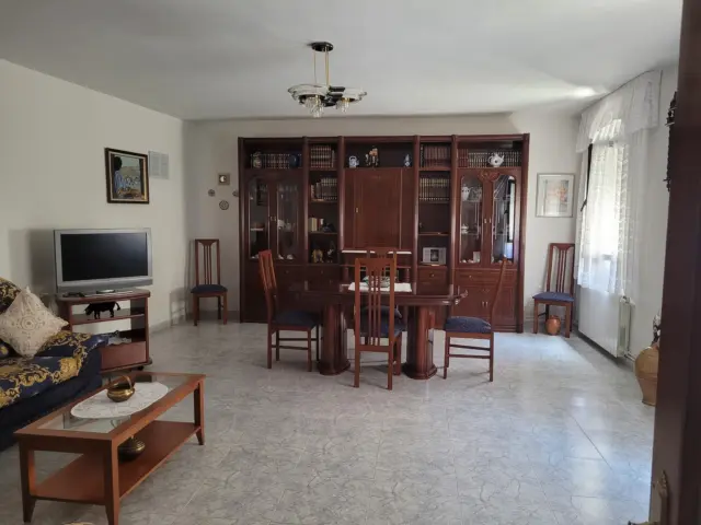Casa pareada en calle San Miguel, 7