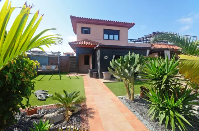 Terraced house on Calle Majanicho, 1