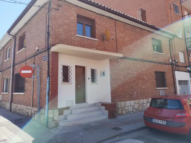 Casa adosada en calle del Marqués de Santillana, 7