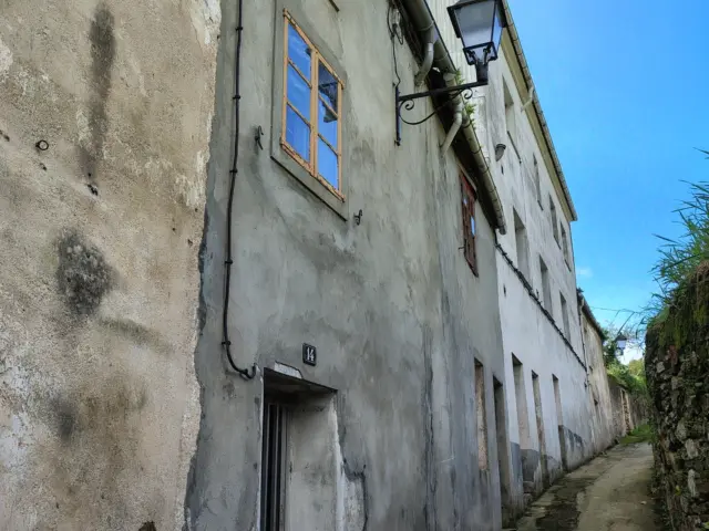 Terraced house on Calle de Castros, 14