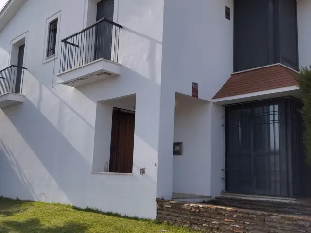 Semi-detached house on Luis Daoíz Street, 2