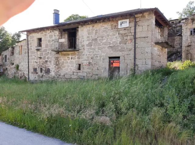 Rustic house on Calle A Ponte, 1