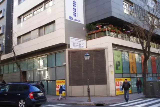 Apartment on Calle Hermosilla, 85