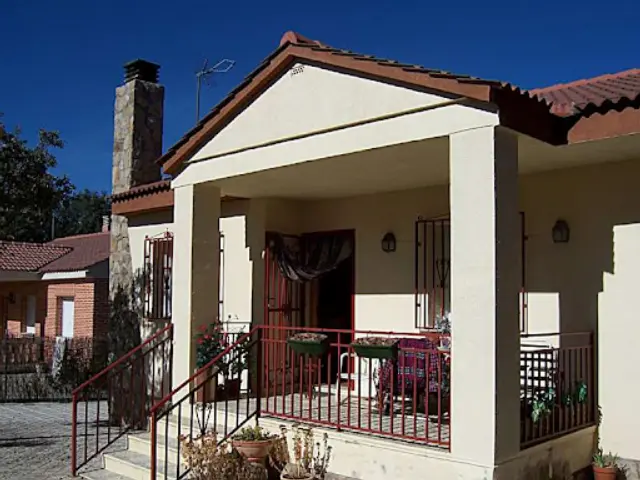 House for sale in Calle del Voltoya, plot 300, Maello of 140.000 €