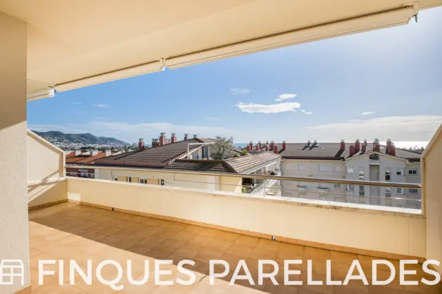 Duplex penthouse in Can Girona-Terramar-Vinyet photo 3