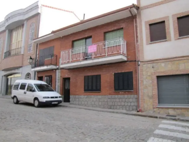 Casa en venta en Avenida de la Constitución, El Hoyo de Pinares de 38.000 €