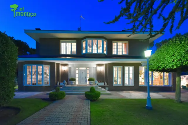 Chalet in Urbanización Montico, No. 2