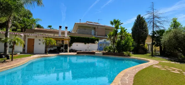 Chalet en calle Lirios
