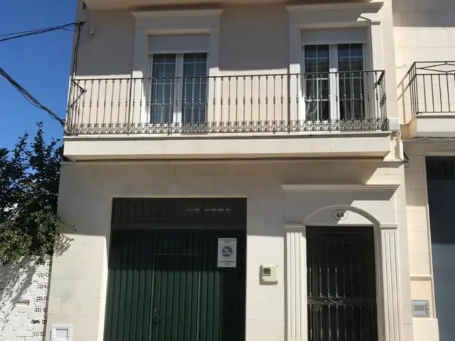 Casa en venta en Avenida de los Cristos, 44, cerca de Calle de Bañuelos, Estepa de 170.000 €