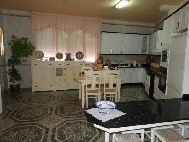 Chalet in Albatana photo 3