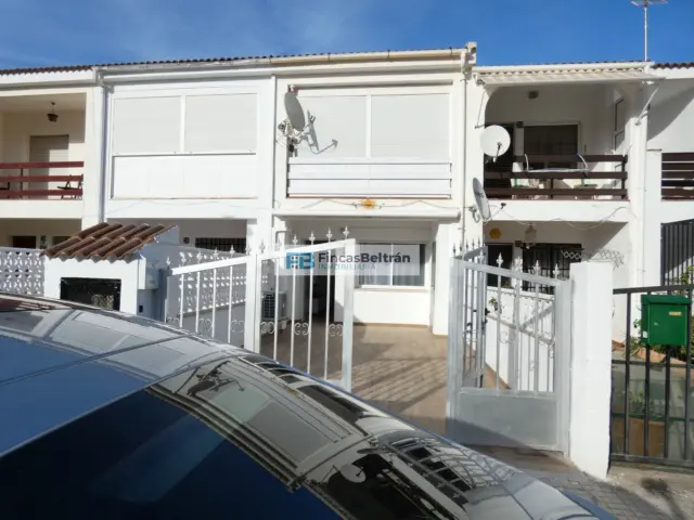Semi-detached chalet on Calle de Castellón