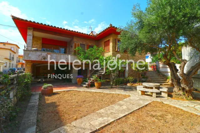 House on Carrer d'Ortiz de la Vega photo 3